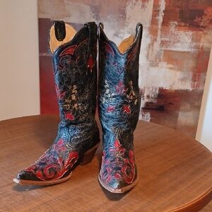 Elegant Embroidered Heeled Boots